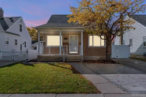 2163 Cleveland Ave, Lincoln Park, MI 48146