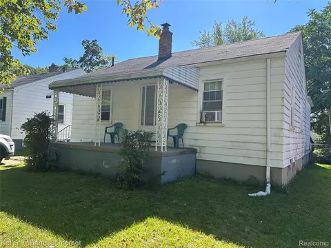 18932 Washtenaw St, Harper Woods, MI 48225