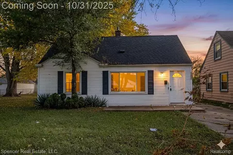 17082 Lincoln Ave, Eastpointe, MI 48021