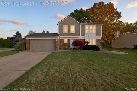 390 Arlington Dr, Rochester Hills, MI 48307