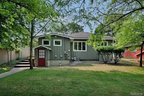 9515 Point Charities Ave, Caseville, MI 48755