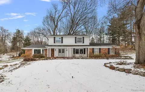 26075 Woodlore Rd, Franklin, MI 48025