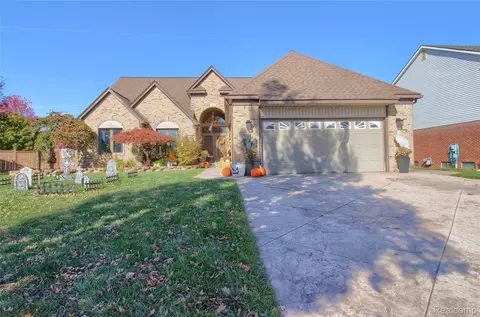 26630 Coachlight St, Woodhaven, MI 48183