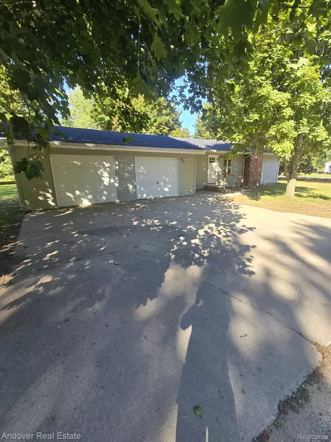 8220 Upham Dr, Mount Pleasant, MI 48858