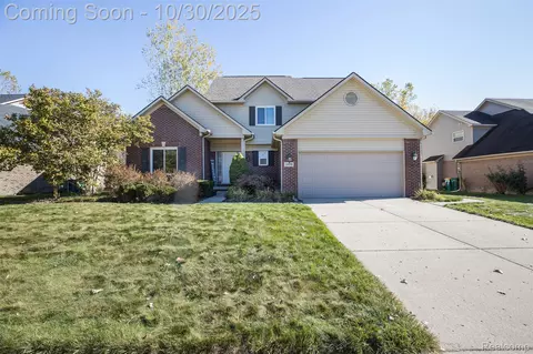 24098 Konarska Dr, Brownstown, MI 48134