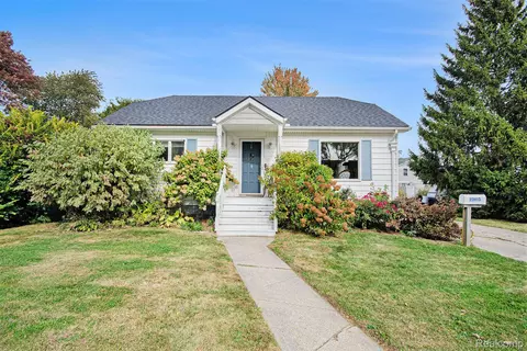 22915 E 13 Mile Rd, Saint Clair Shores, MI 48082