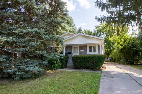 29148 Fairfax St, Southfield, MI 48076