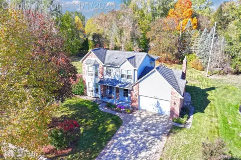 6893 Mountain Dr, Troy, MI 48098