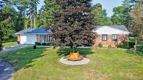 300 Sherman Ct, Ortonville, MI 48462