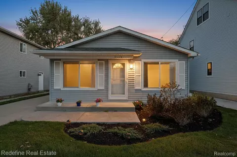 3560 Royal Ave, Berkley, MI 48072