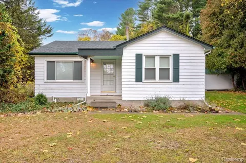 5036 Lakeshore Rd, Lexington, MI 48450