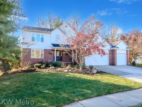 301 Ryan Ct, Walled Lake, MI 48390