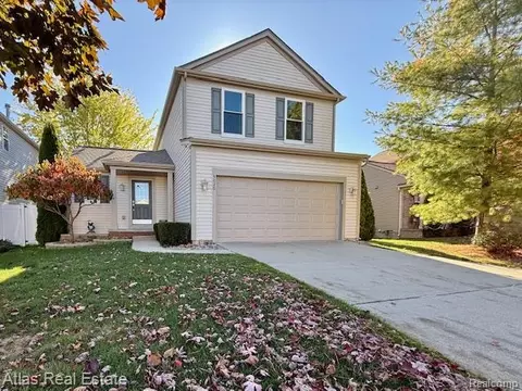 5020 Meadow Crest Cir, Grand Blanc, MI 48442