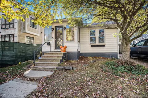 1276 Holland St, Birmingham, MI 48009