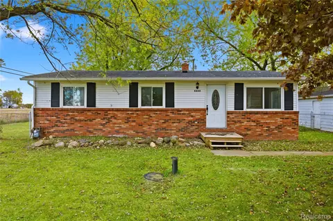 8844 Weldwood Dr, Monroe, MI 48162