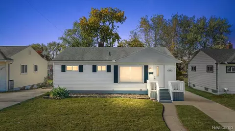 26291 Compson St, Roseville, MI 48066