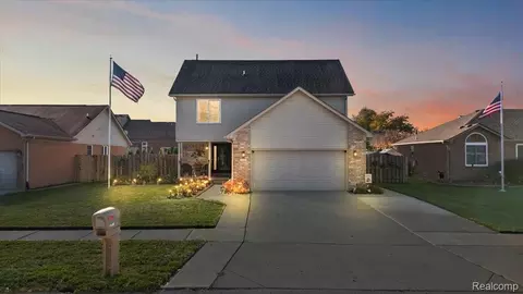 52823 Muirfield Dr, Chesterfield, MI 48051