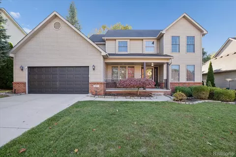 1077 Lincoln Dr, Brighton, MI 48116