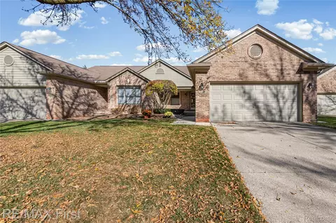 4469 Hickory Ct, Warren, MI 48092