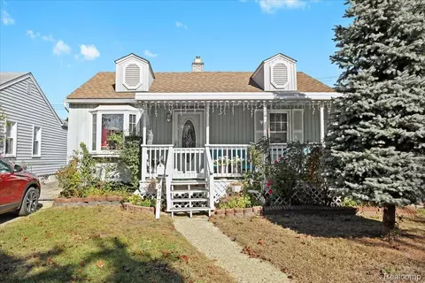 937 E Brickley Ave, Hazel Park, MI 48030