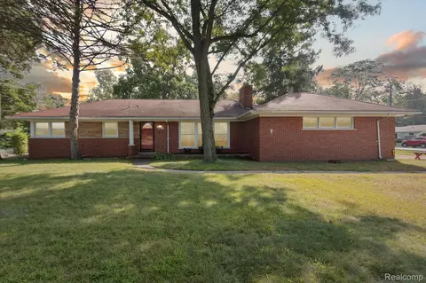 22510 Lahser Rd, Southfield, MI 48033
