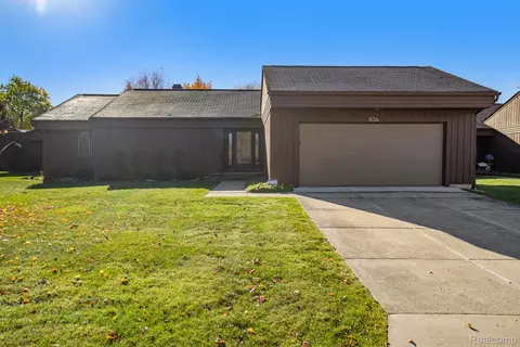 634 Applegate Ln, Grand Blanc, MI 48439