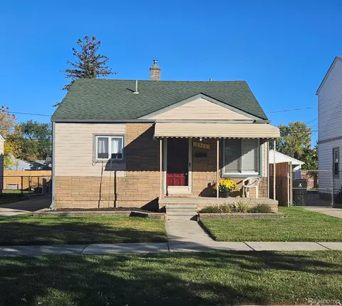 3911 21st St, Wyandotte, MI 48192