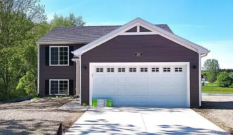 200 Wildflower Dr, Hillsdale, MI 49242