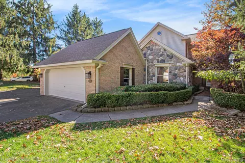 4506 Golf View Dr, Genoa, MI 48116