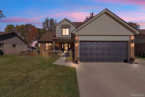 26607 Birchcrest Dr, Chesterfield, MI 48051