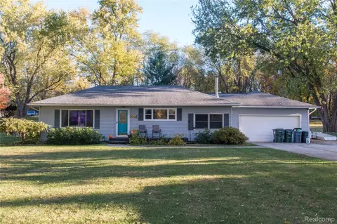 160 Parkview Blvd, Lake Orion, MI 48362