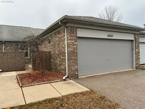 48421 Milonas Dr, Utica, MI 48315