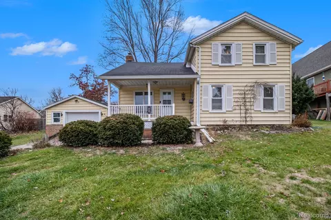 242 Broadway, Springfield, MI 48350