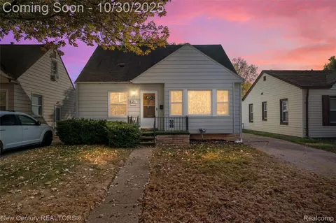 621 W Harwood Ave, Madison Heights, MI 48071