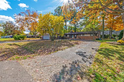 29621 Gilchrest St, Farmington, MI 48334