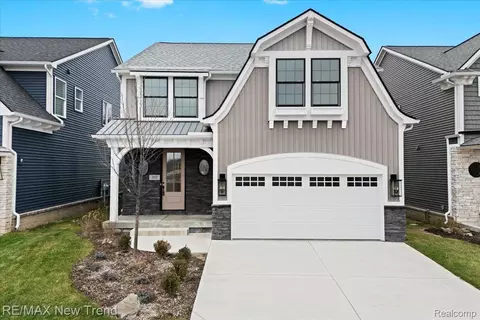 207 Mountain View Ln, Milford, MI 48381