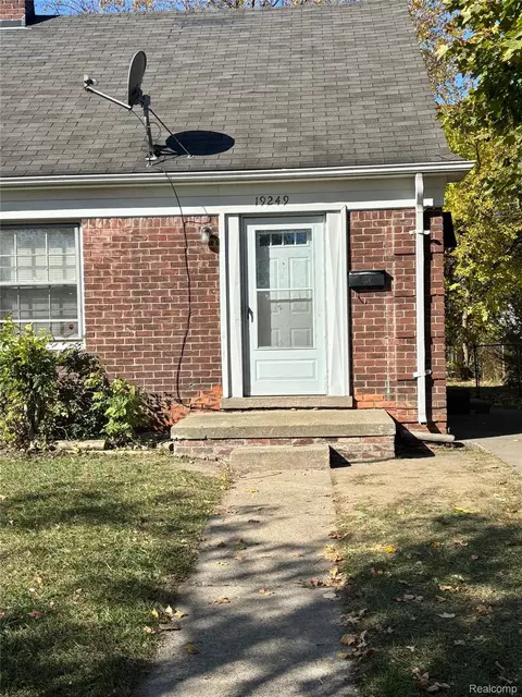 19249 Kelly Rd, Harper Woods, MI 48225