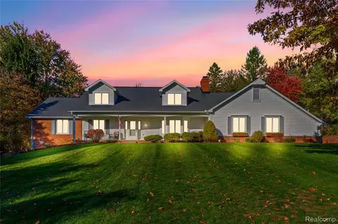 11099 Winthrop Ln, Brighton, MI 48114