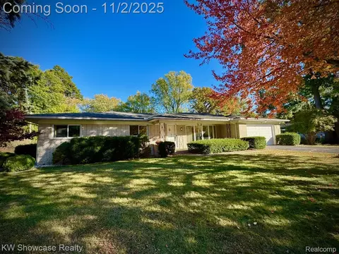 2069 Alsup Ave N, Commerce, MI 48382