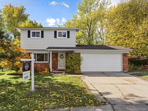 774 Southampton Ct, Auburn Hills, MI 48326