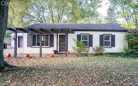 3748 Minton Rd, Orion, MI 48359