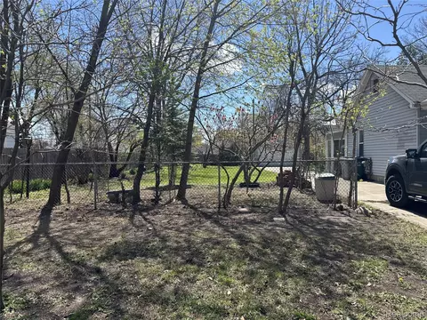 1236 E Meyers Ave, Hazel Park, MI 48030