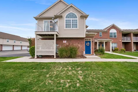 28372 Adler Park Dr S, Chesterfield, MI 48051