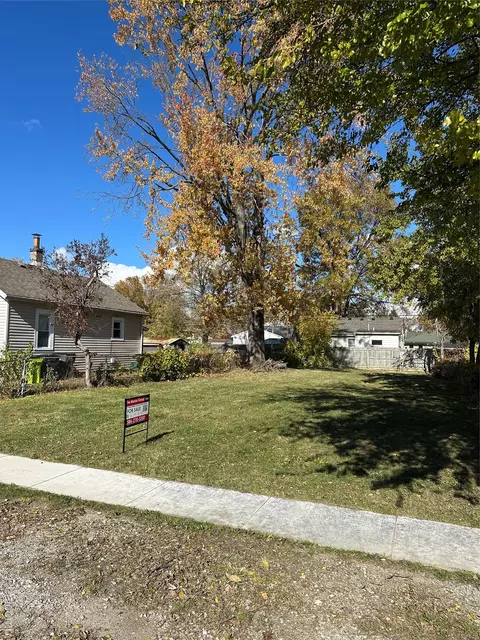 21189 Abrahm St, Clinton, MI 48035