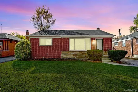 13711 Courtland St, Oak Park, MI 48237