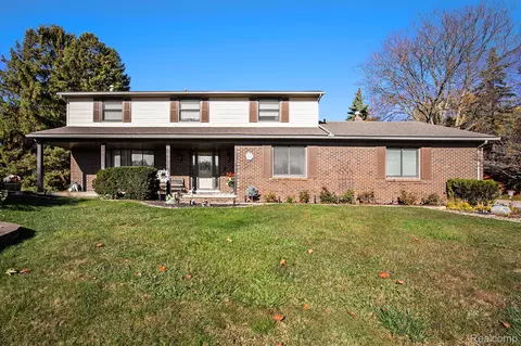 2452 Lassiter Dr, Rochester Hills, MI 48309