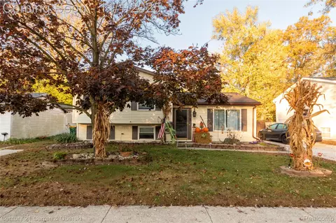 15570 Orchard St, Romulus, MI 48174