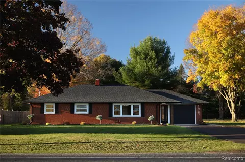 16783 E Augusta Dr, Ross, MI 49012