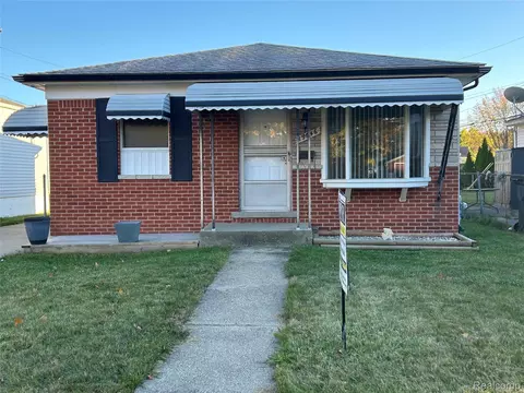 19646 Gaynon Dr, Clinton Township, MI 48035