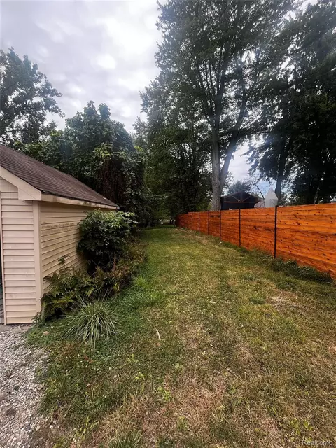 206 Bernstadt St, Novi, MI 48377